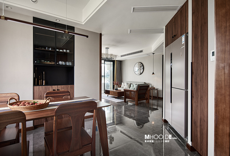 �����ǼҵĶ�Ů����̽���ͱ߹����װ�ͱ߹�����