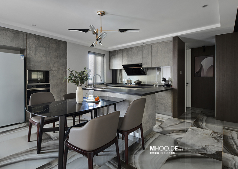 �����ǼҵĶ�Ů����̽���ͱ߹����װ�ͱ߹�����