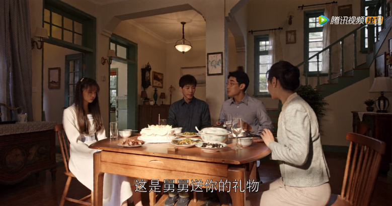 �����ǼҵĶ�Ů����̽���ͱ߹����װ�ͱ߹�����