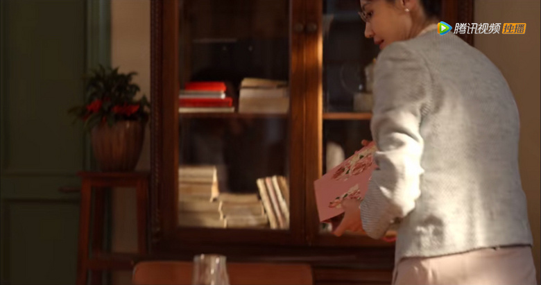 �����ǼҵĶ�Ů����̽���ͱ߹����װ�ͱ߹�����