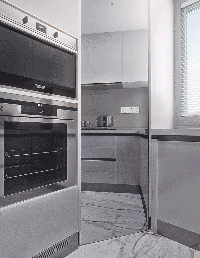 ���鵱ǰլ�Ҷڻ���������£��Ҹ�ָ��up up up��