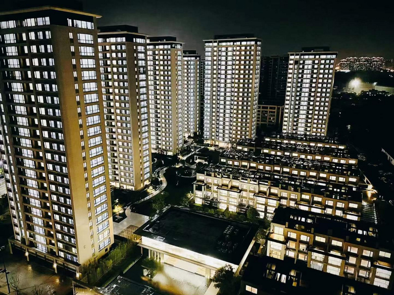 ��װ��Ŀ ���� ���˺���ׯ�� ʢ�󽻸���