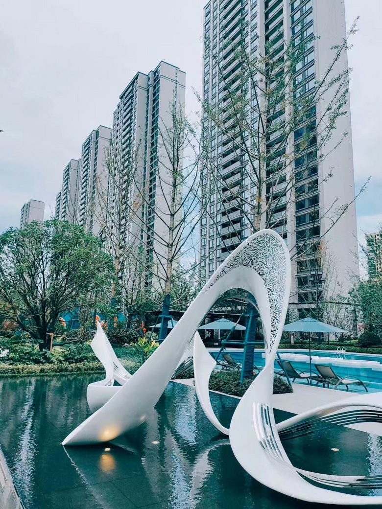 ��װ��Ŀ~ ?�۾��¸���ʢ�󽻸�