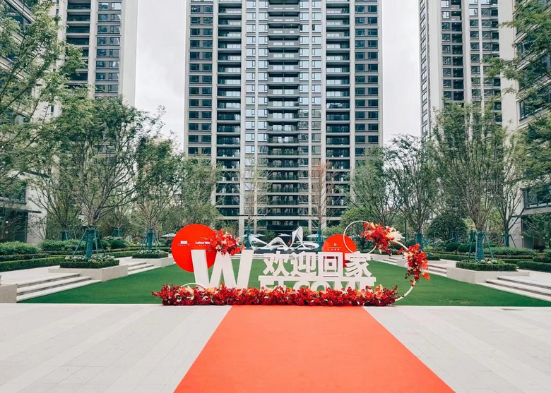 ��װ��Ŀ~ ?�۾��¸���ʢ�󽻸�