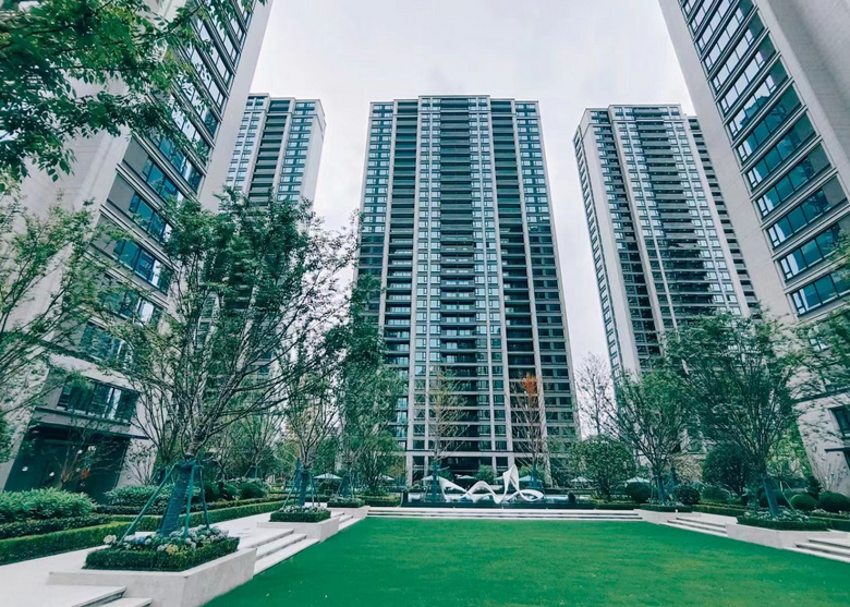 ��װ��Ŀ~ ?�۾��¸���ʢ�󽻸�