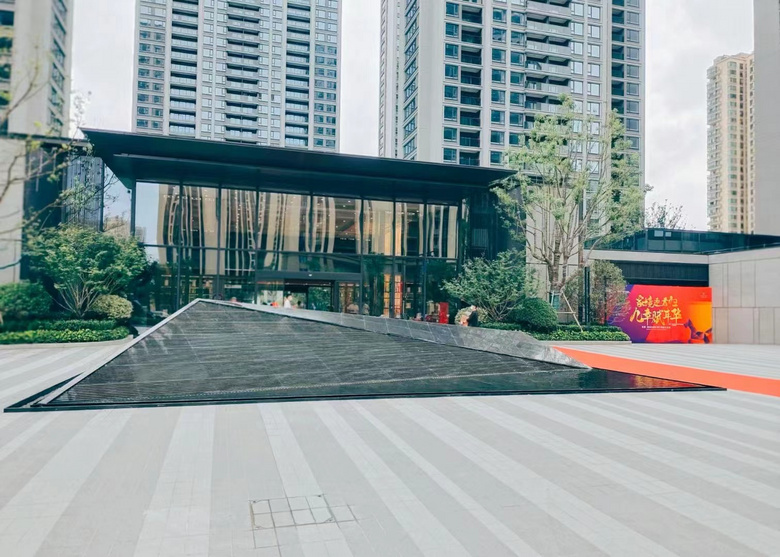 ��װ��Ŀ~ ?�۾��¸���ʢ�󽻸�