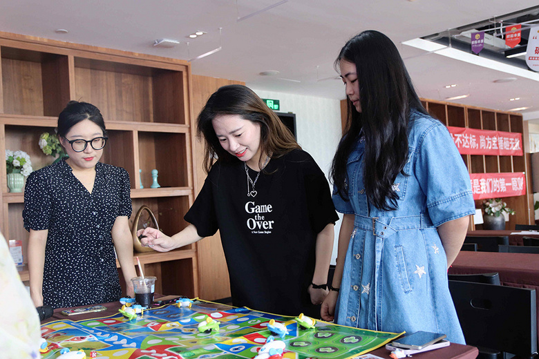 ���������ԡ�������������ŷ���Ժ���Ľ����մ�����������