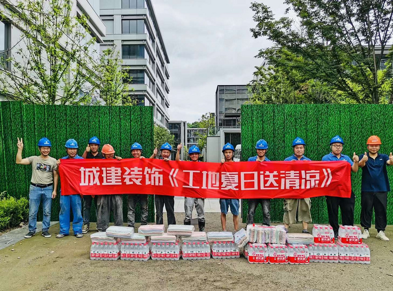 ���������� ���¾���ս����һ�ߵĹ���ʦ���ǣ�