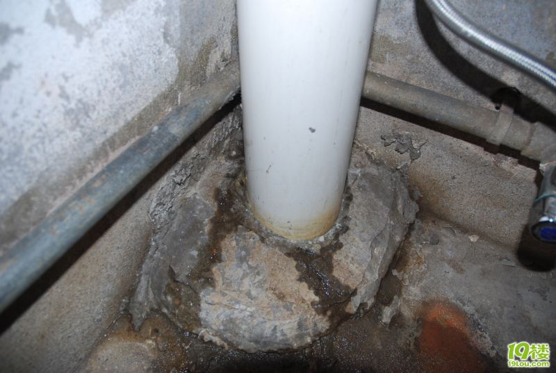 求教马桶和墙的距离,下水管与地面连接处渗水
