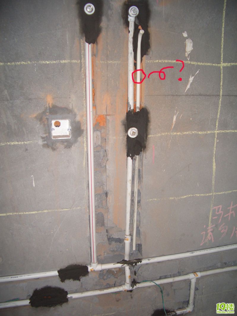 图6.厕所热水器管子