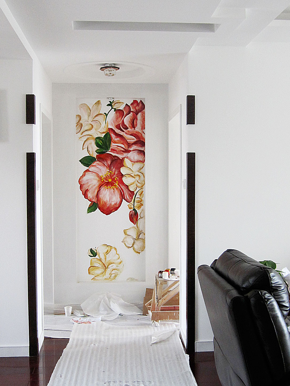 给同事家玄关的墙绘花花,见笑拉