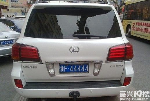 由 摄影菜鸟2011 于 2012-01-12 18:59 发表 浙f88888据说三十多万