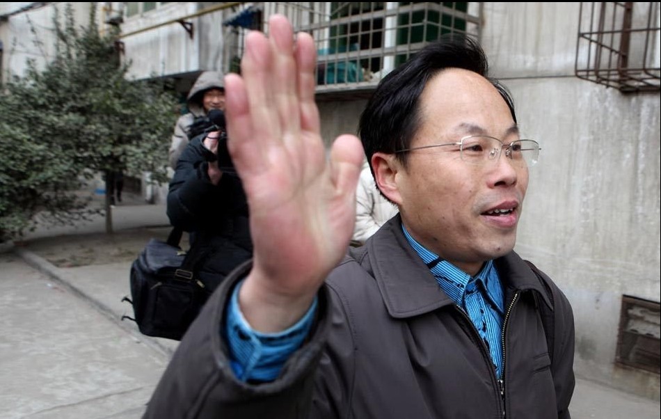 张妙亲属登药家门索20万赠款 双方发生肢体冲突【转自搜狐腾讯】