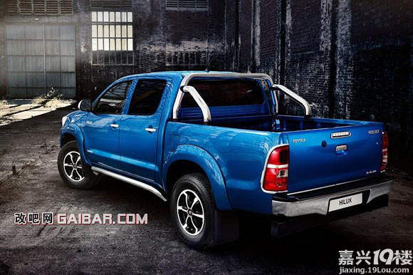 田海拉克斯400辆皮卡曾灭利比亚1个坦克旅 自