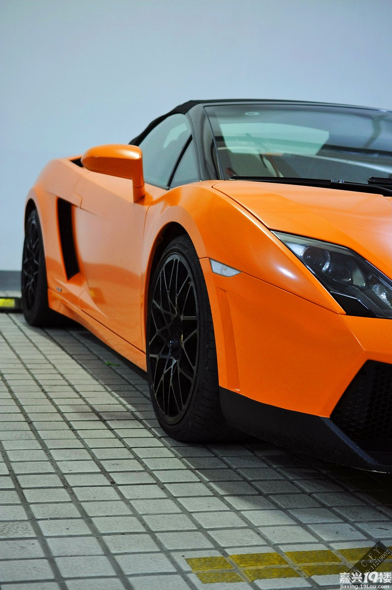 实拍橙色小蛮牛兰博基尼gallardo
