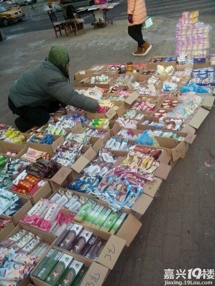 东北的冰棍冰淇淋是放地上买的