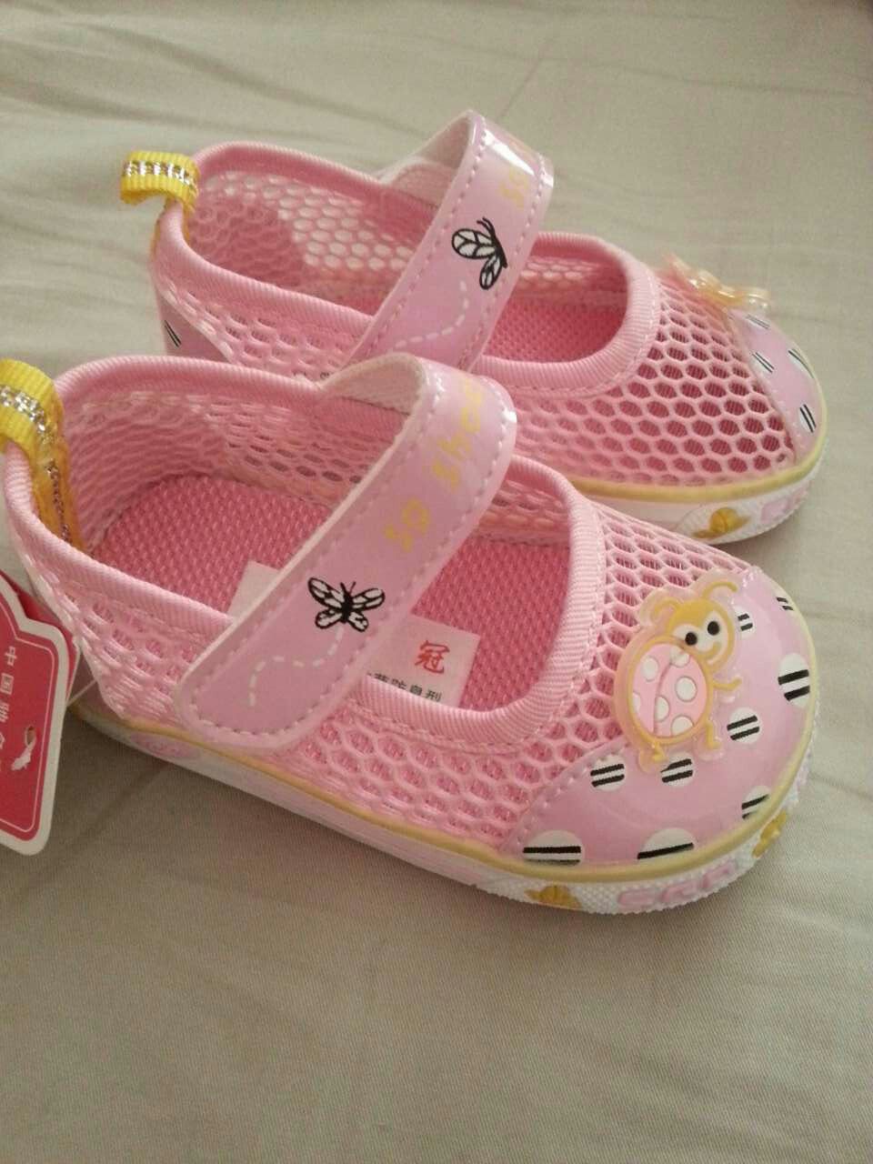 转让女童凉鞋一双