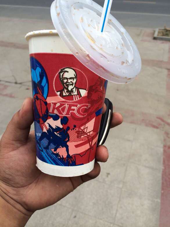 kfc可乐里吃出塑料