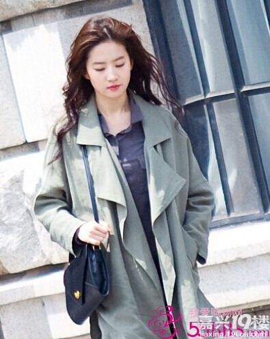 露水红颜电影不但有女神刘亦菲,还有唐嫣!2个