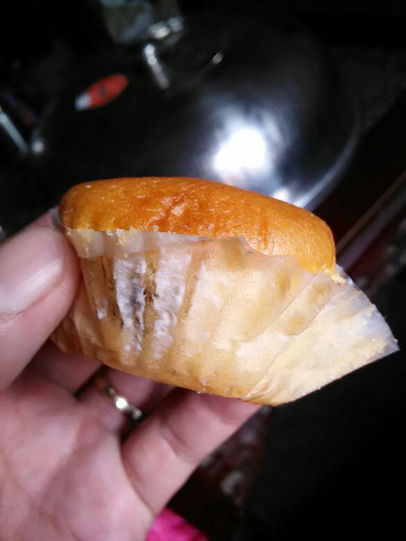在超市买到的蛋黄派既然是发霉的大家以后