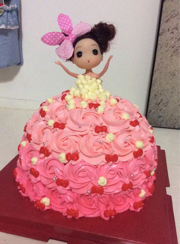 芭比娃娃生日蛋糕八寸我用了两盒安佳