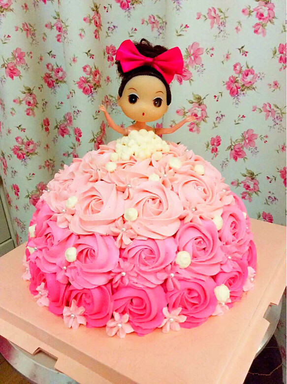 芭比娃娃生日蛋糕八寸我用了两盒安佳