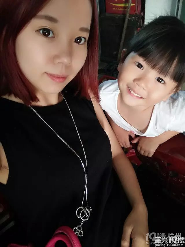 30宝妈也能白里透红与众不同当了妈还如此年轻漂亮