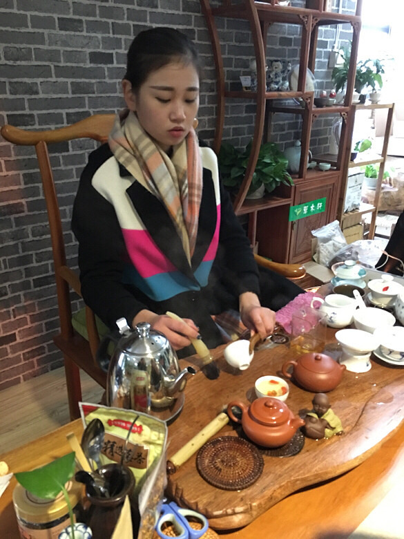 喜欢喝茶的不要错过美女茶艺师给你泡好茶