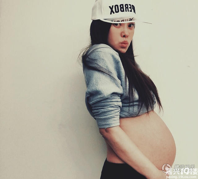 组图伊能静挺孕肚秀a4腰嘻哈打扮似少女