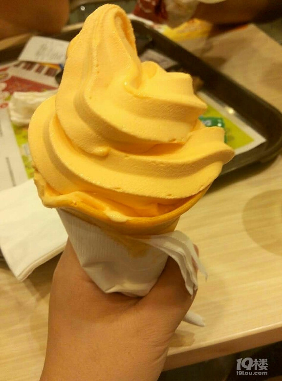 芒果甜筒