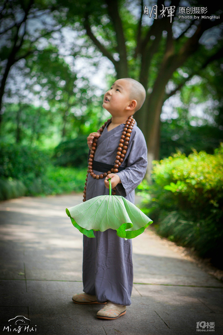 火速围观网络爆红小和尚最新写真出炉了