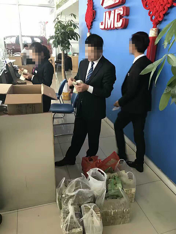 ��ը�죡ƽ��ĳ4S�꣬���˴��˼����һ��Ǯֽ�����򳵡���