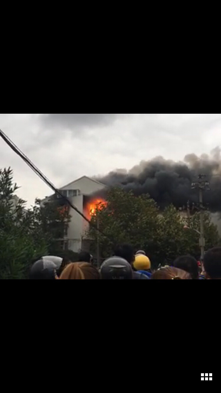 ͻ���������Ĳ���һС�������ڷ���ú����ը Ů��ͷ�����ս���