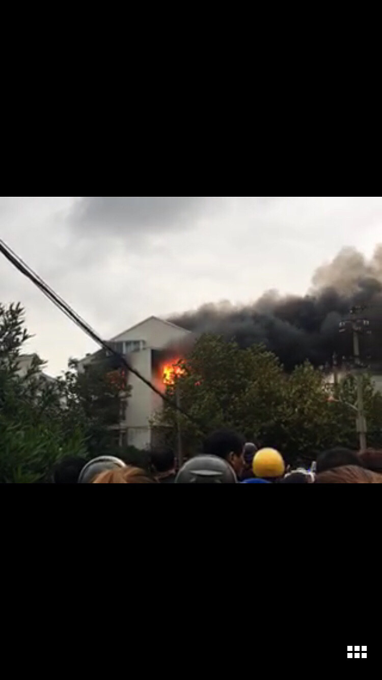 ͻ���������Ĳ���һС�������ڷ���ú����ը Ů��ͷ�����ս���