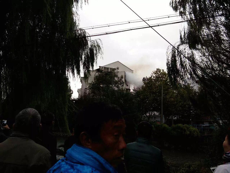 ͻ���������Ĳ���һС�������ڷ���ú����ը Ů��ͷ�����ս���