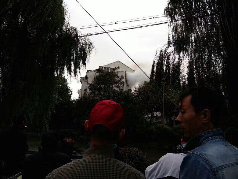 ͻ���������Ĳ���һС�������ڷ���ú����ը Ů��ͷ�����ս���