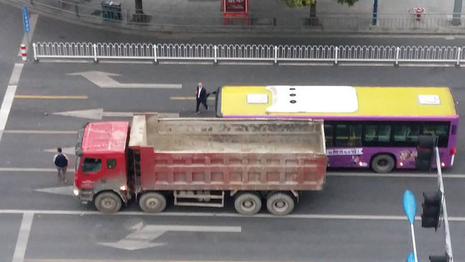 ���ڿ�������ɽ��·�� ���̳���ճ�����˴󹫽�