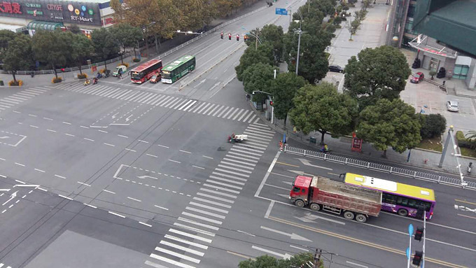 ���ڿ�������ɽ��·�� ���̳���ճ�����˴󹫽�