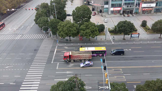 ���ڿ�������ɽ��·�� ���̳���ճ�����˴󹫽�