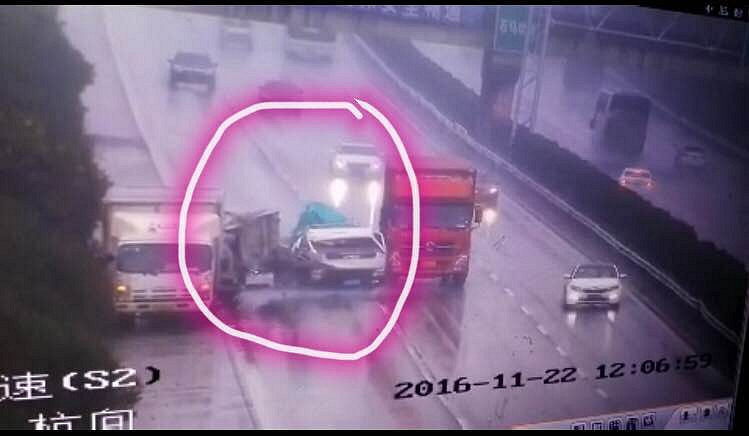 ����·����S2�������г��� ײ���ķ�����