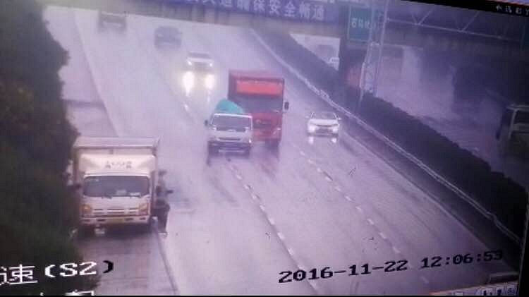 ����·����S2�������г��� ײ���ķ�����