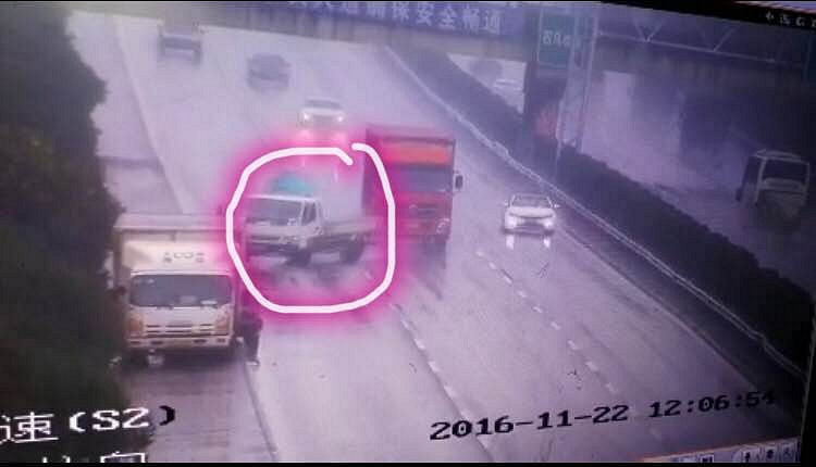 ����·����S2�������г��� ײ���ķ�����