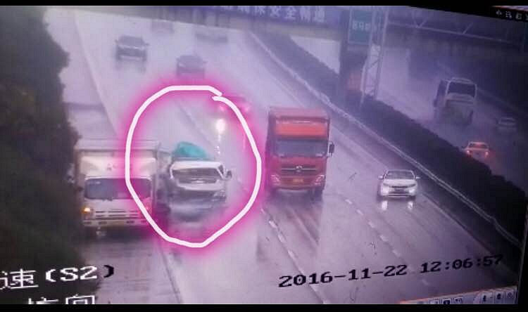 ����·����S2�������г��� ײ���ķ�����