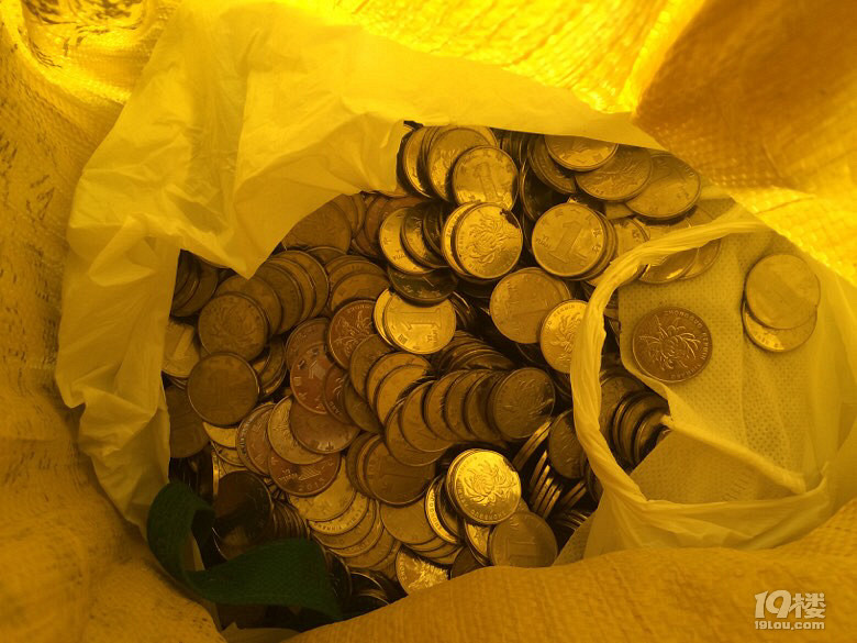 有见过用麻袋装钱的么叫我土豪