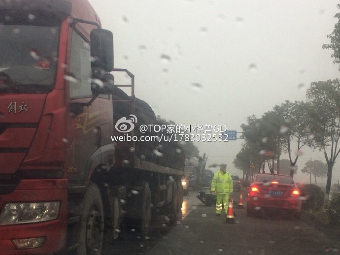 һ��������е�ƿ��ײ�ϴ�ҳ� ��ƿ��˾��ͷ��û��  ֻ�����Խ�