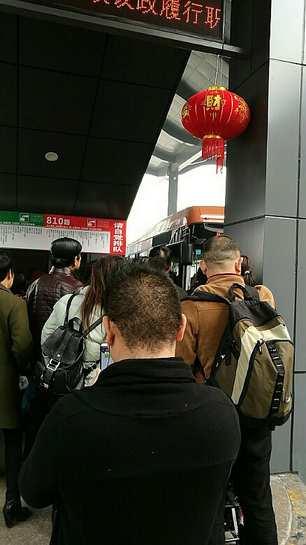 义乌火车站人多到爆