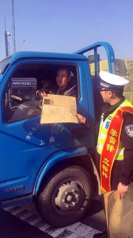 庄卡点大队一队一站一岗 积极开展学雷锋,立