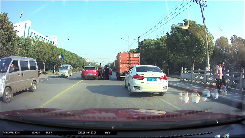 �Ӵ�����ײ�˵�ƿ��