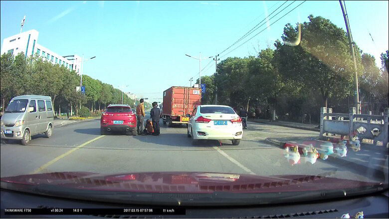 �Ӵ�����ײ�˵�ƿ��