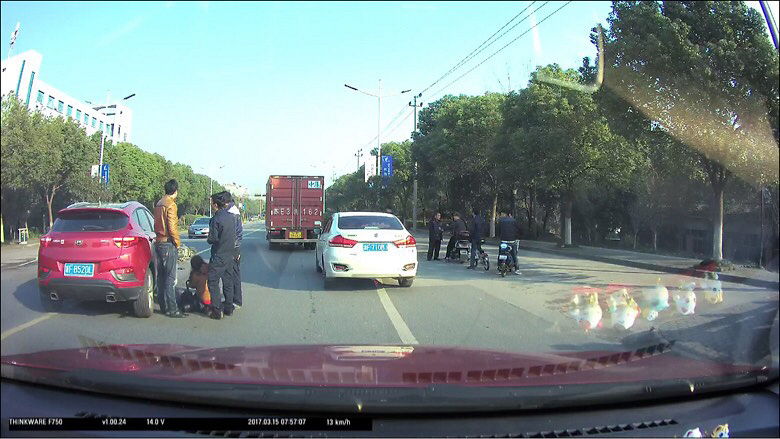 �Ӵ�����ײ�˵�ƿ��